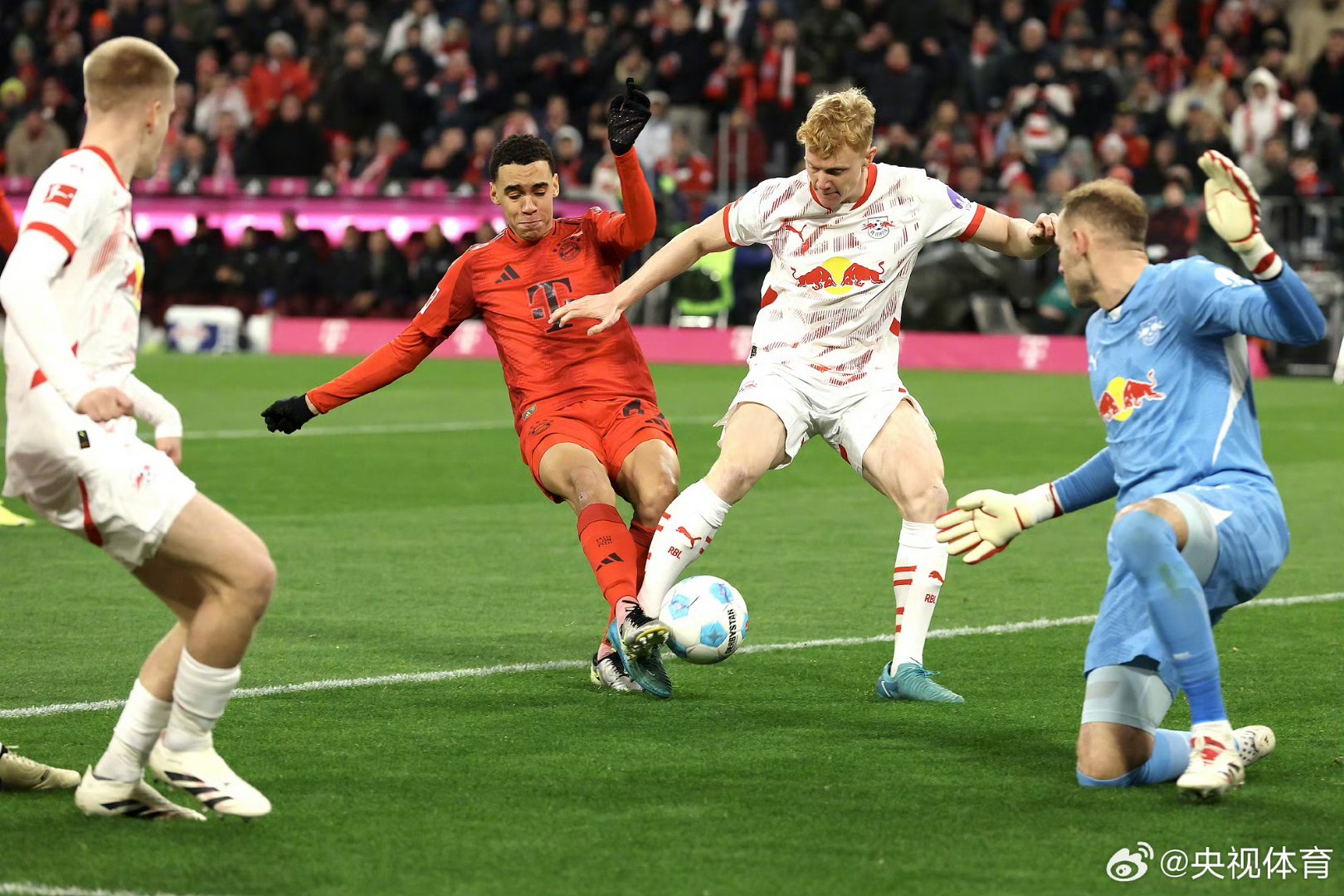 莱比锡红牛前锋状态火爆，成为关键进球功臣